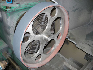 Revetement en céramique sur une poulie en aluminium pour l'industrie du cable électrique.jpg